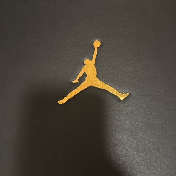 Nike 5.5 Youth Air Jordan 1 MID - Picture 1 of 7